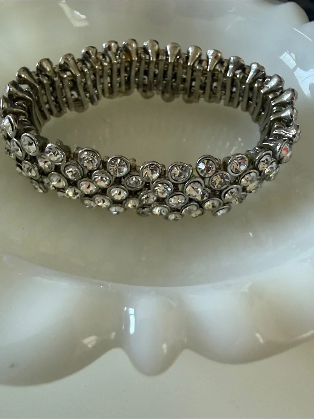Elegant Silver tone bezel set rhinestone stretch Bracelet so pretty